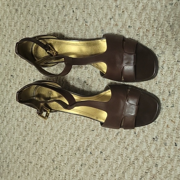 Shoes - Picture 2 of 4